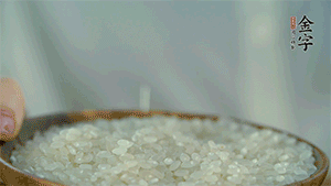 大米、糯米混合上電飯鍋蒸熟。