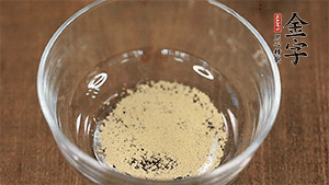 純牛奶溶解稀釋酵母。