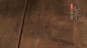 小玉米洗凈，對(duì)切。