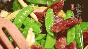 出鍋前加少許鹽調(diào)味就可以啦！