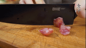 【餡料】3.金字土香腸、香菇切小丁。