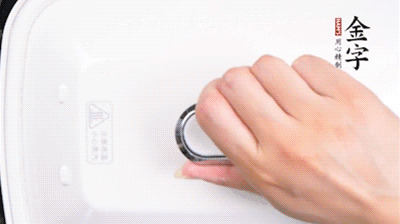 大火煮開后，再上鍋中火蒸20分鐘，出鍋后撒上蔥花。