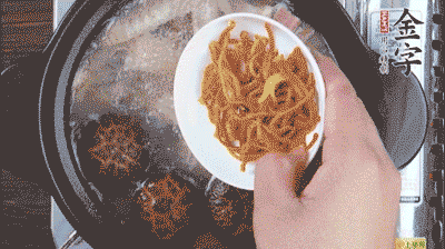 放蟲草花再煮10分鐘。