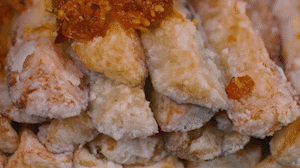 茄子撈出后放入雞精和XO醬拌均勻。
