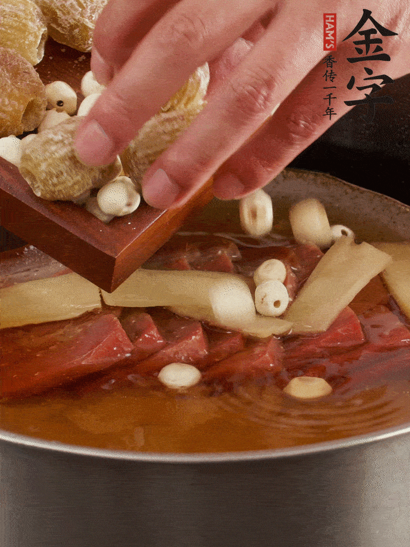 待冰糖融化后，放入蜜棗、蓮子同蒸25分鐘左右。