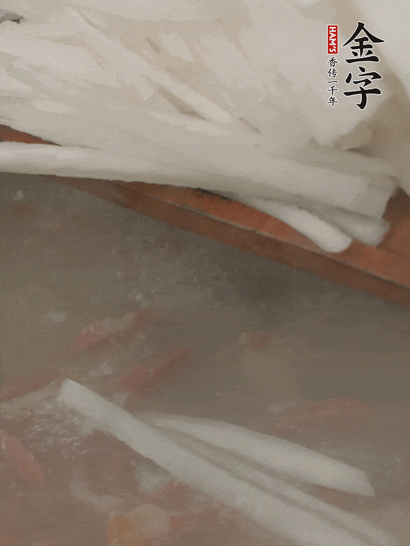 放蘿卜絲，燉5分鐘。