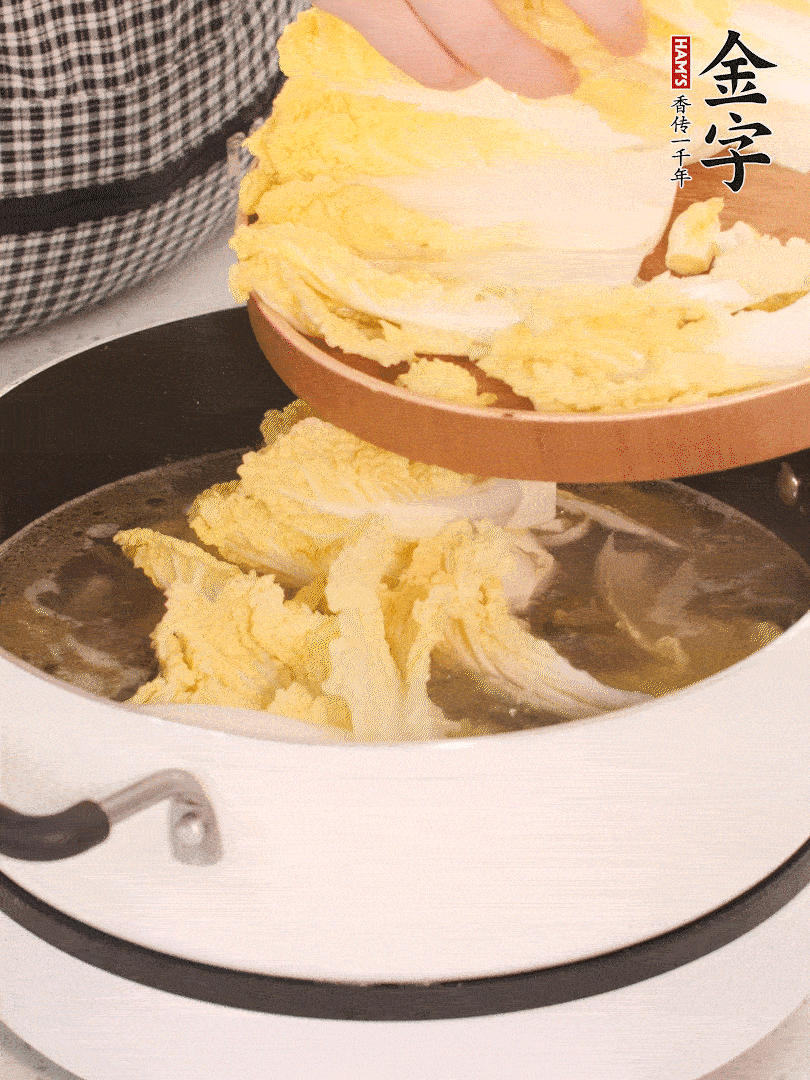 放入娃娃菜、金針菇再燉煮5分鐘。