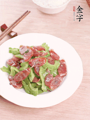 一小撮糖調(diào)味。