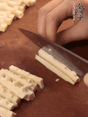 春筍、香菇分別切丁。