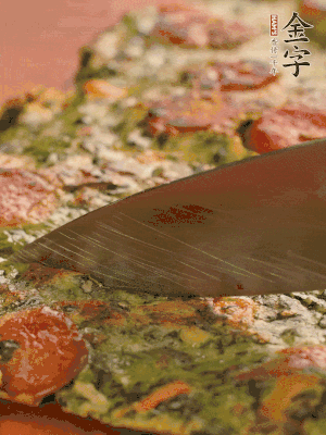 小火煎3分鐘后翻面，蓋蓋兒燜2分鐘。