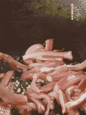 再放豌豆苗翻炒均勻。