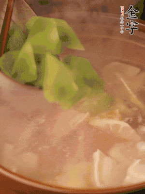 再加入焯水過的百葉結(jié)、萵筍塊燉15-20分鐘。