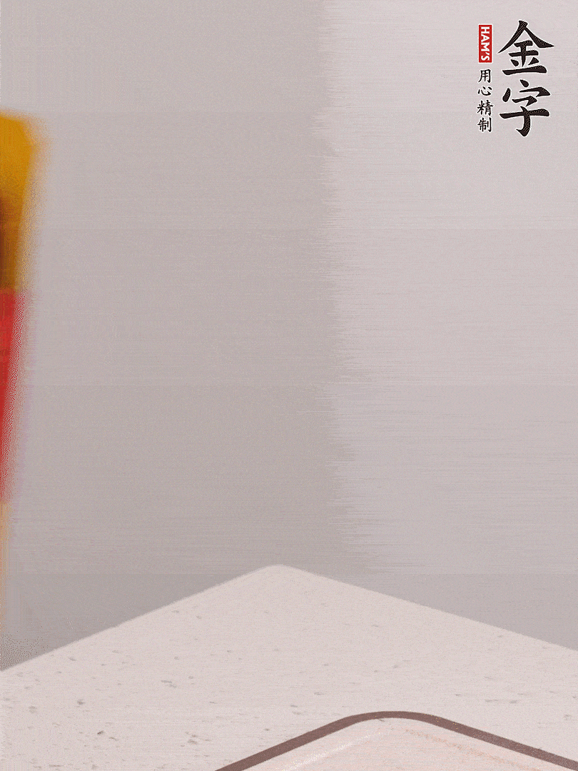 金字火腿切片，溫水浸泡5分鐘，將牛腩放鍋中，倒入比食材多2倍的清水，加姜焯水