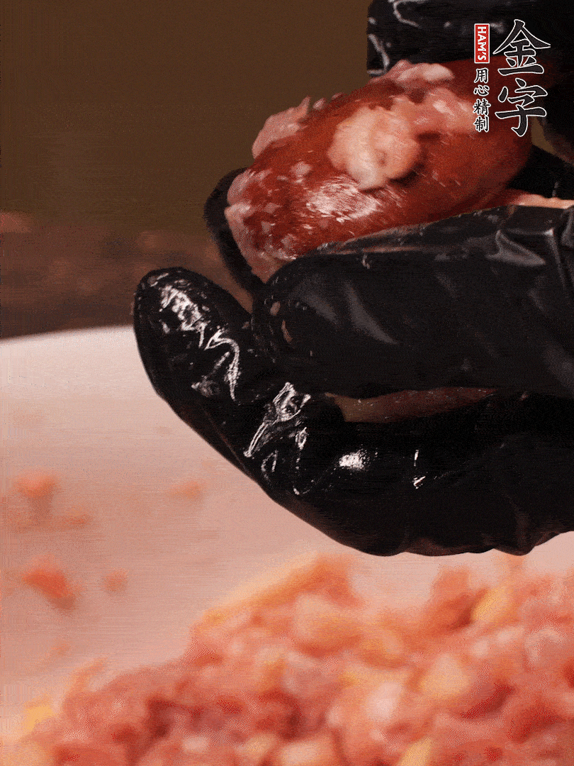 攪拌上勁，15g食用油，再攪拌一下，分成30g小圓球，冰凍1小時