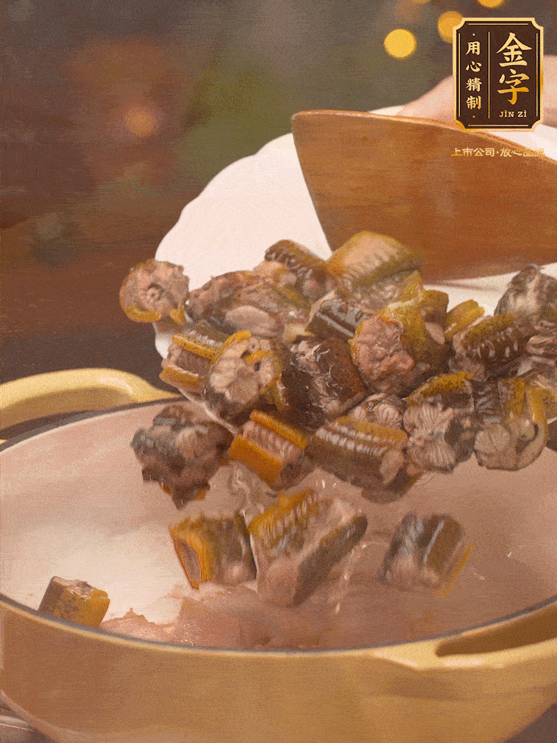 再加入黃鱔、春筍 炒出香味