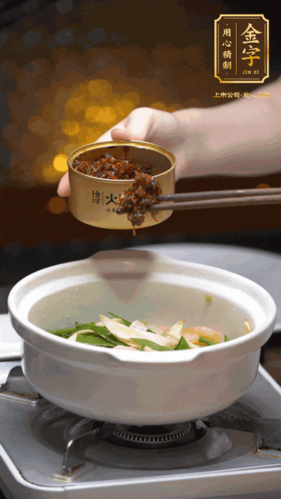 蝦仁、XO醬，猛火翻炒均勻