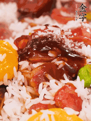 調(diào)醬汁，把蠔油：生抽：老抽：香油按1:2:1:0.5的比例。