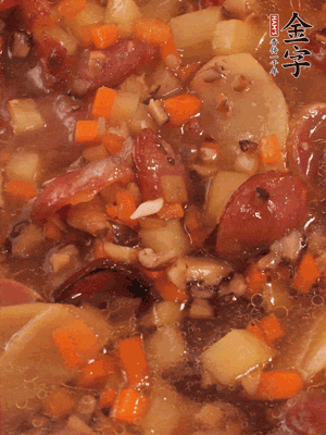 加大半碗水，沒(méi)過(guò)大部分食材