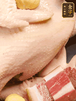 冷水、整雞、蔥結(jié)、姜片、雞油、火腿、板栗（雞肉：水=1:3）