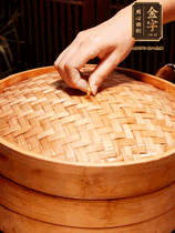 麻辣香腸蒸10分鐘，切成片，蒜苗切斜段，姜蒜干辣椒小米椒切碎