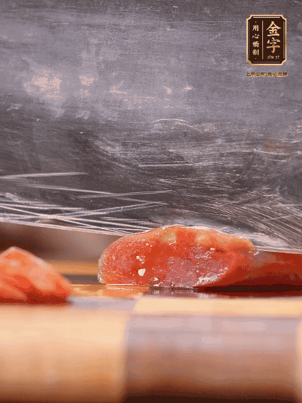 臘腸蒸熟，切片備用