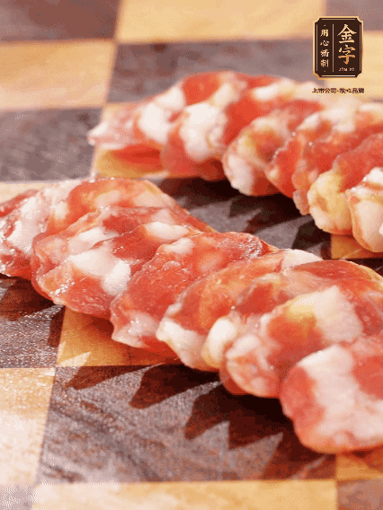 金字香腸切片，蘆筍去皮切丁