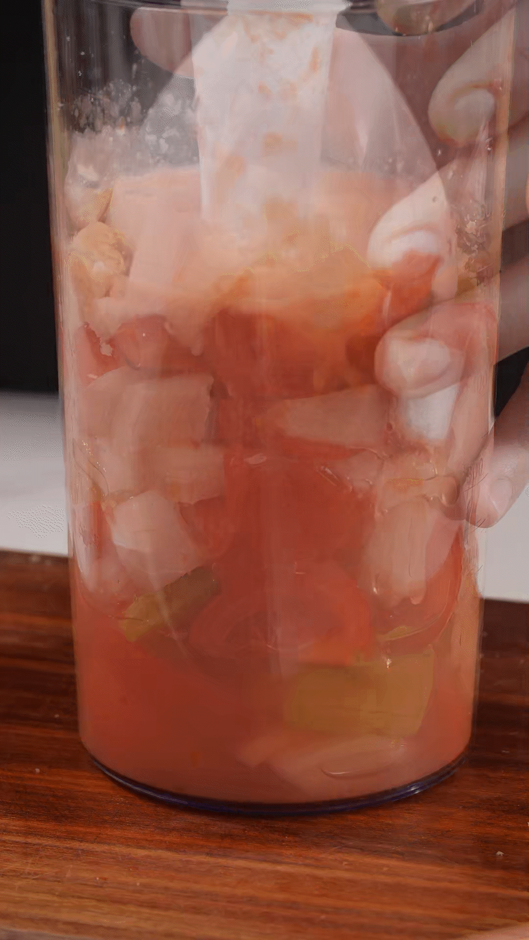 加入水、橄欖油、蘋果醋